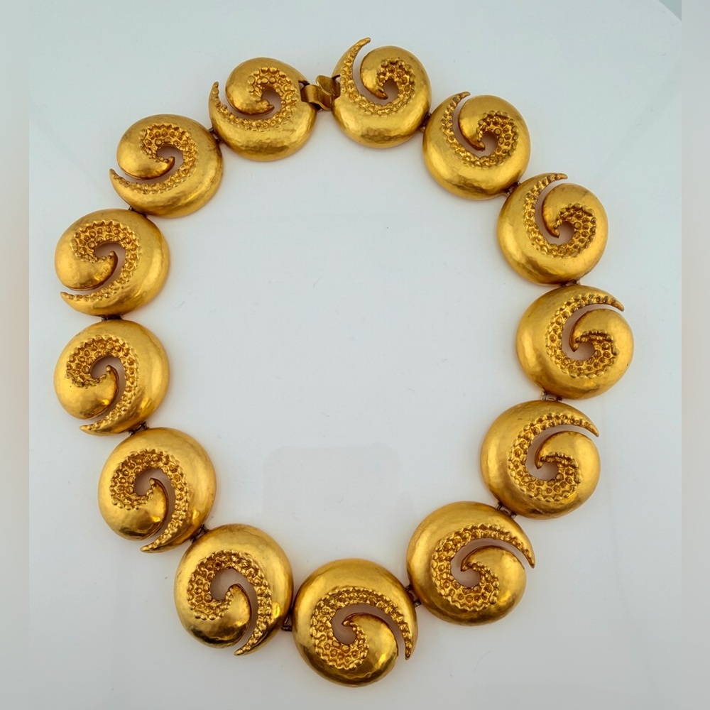 Les Bernard Vo Vogue Spiral Chocker 675$